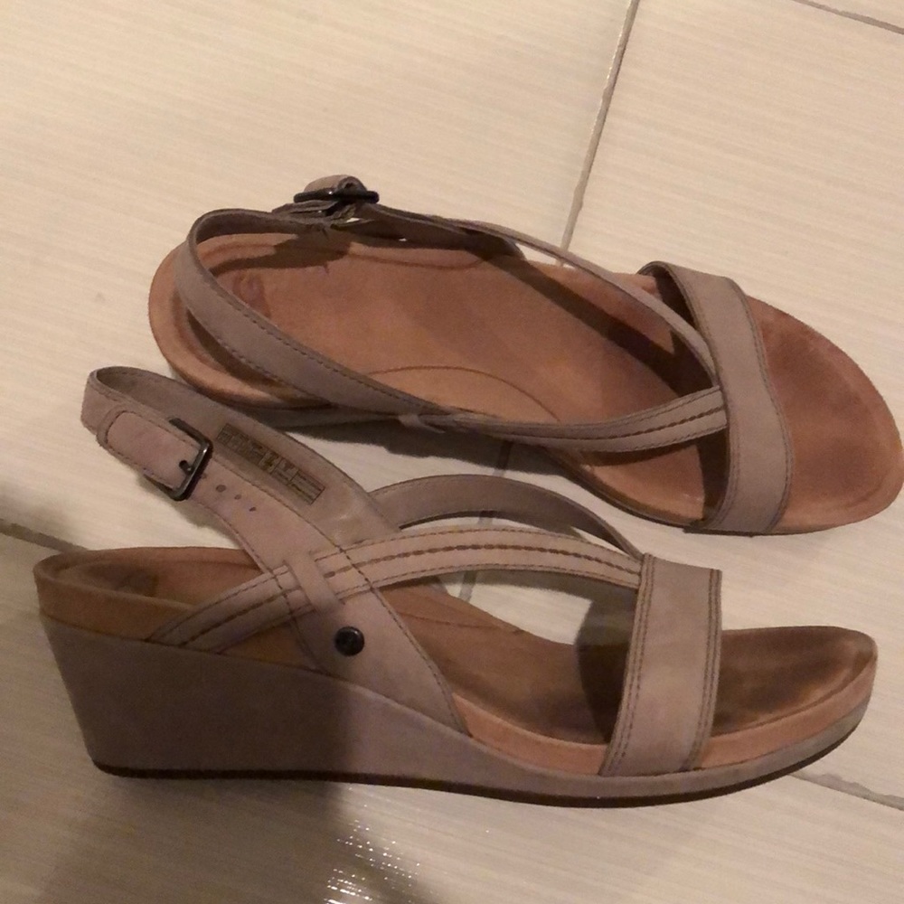 Ugg cute grey wedges